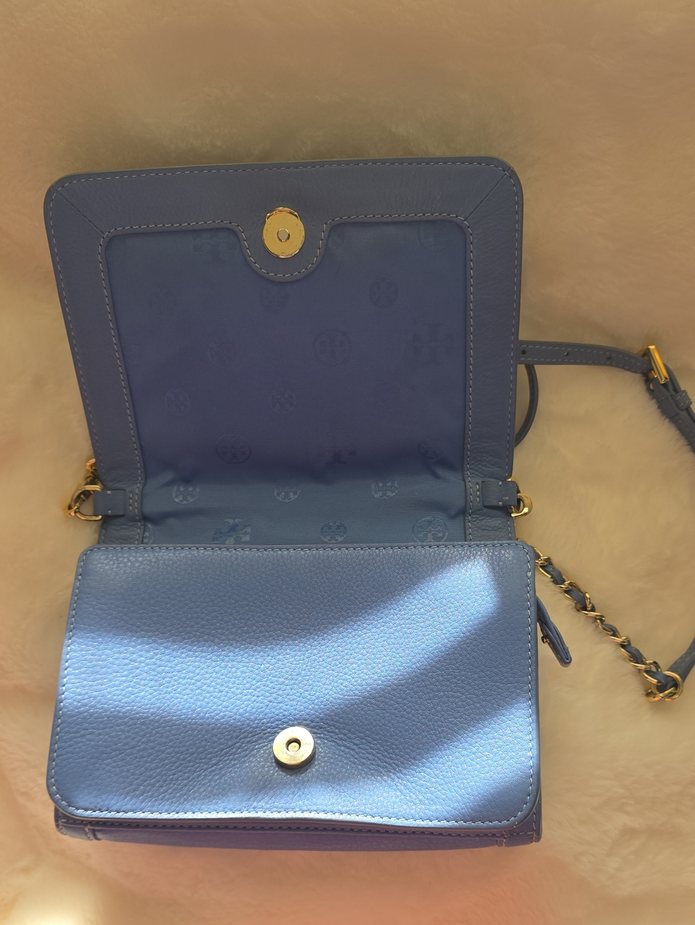 $3 LOW START Tory Burch Blue Pebbled Leather Flap Crossbody with Gold Logo - Picture 3 of 5